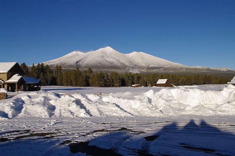 K20D4592.jpg - The San Francisco Peaks (highest point in Arizona - around 13000 feet) covered with the new snow.